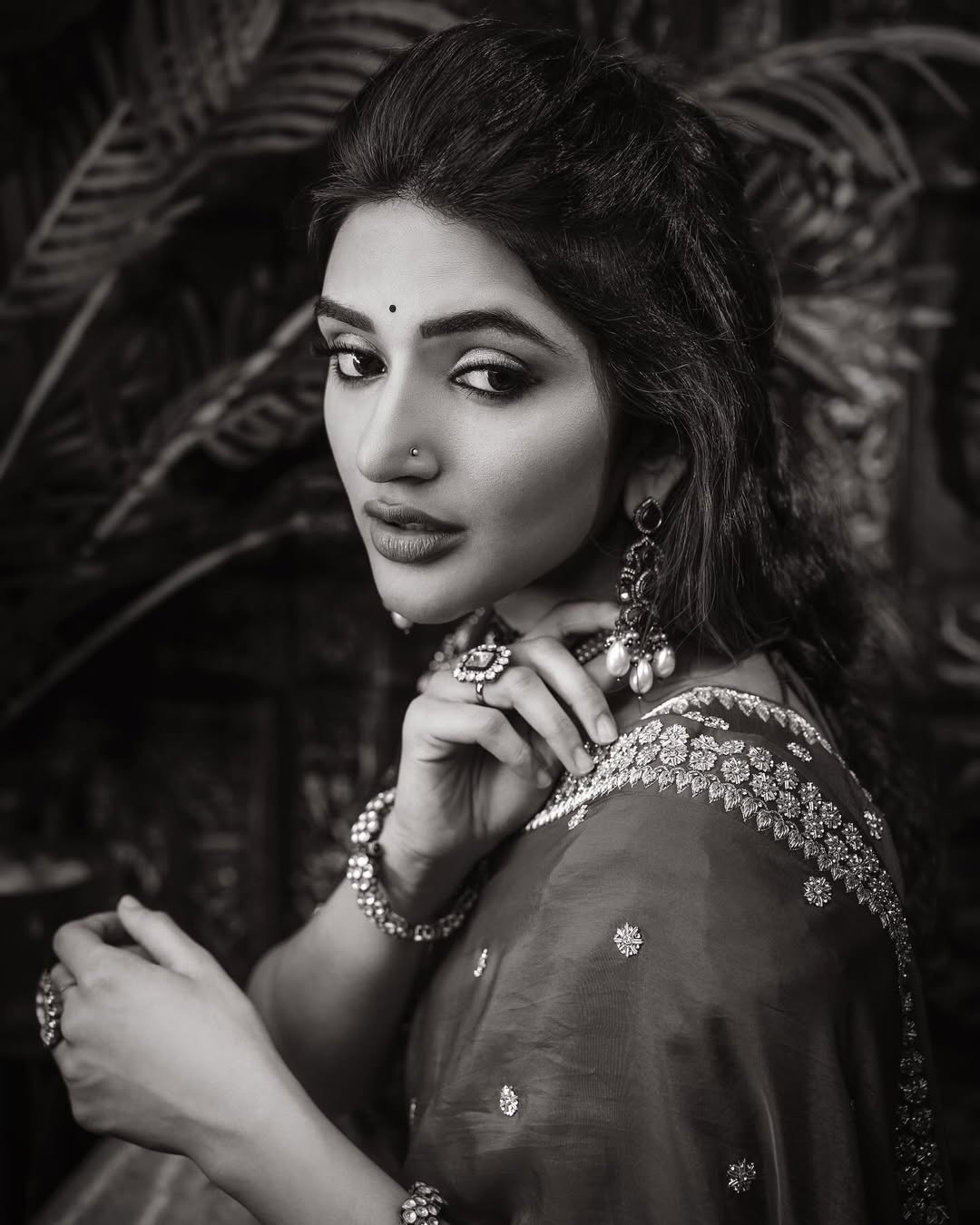 hd wallpaper of sreeleela in b&w