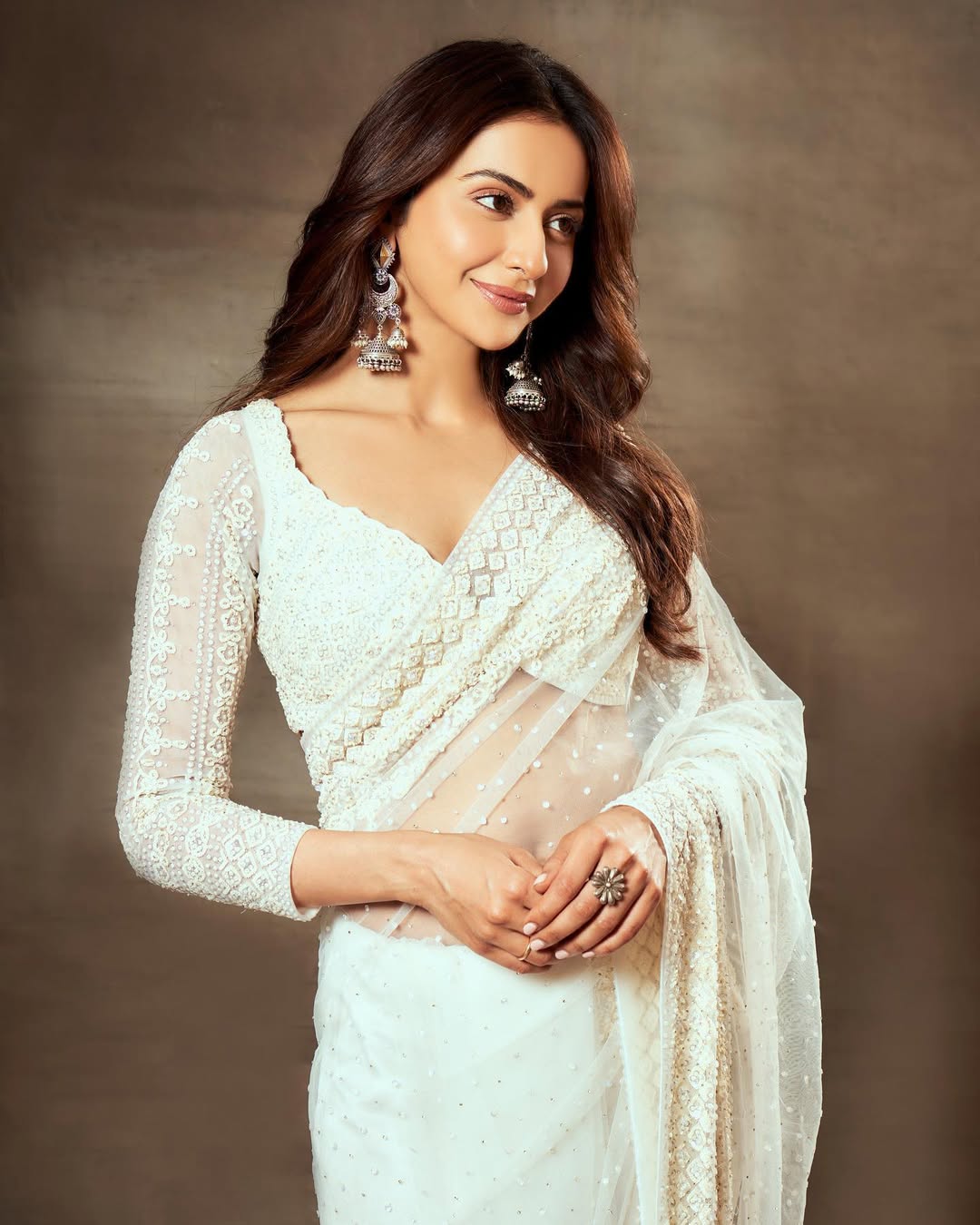 Rakul Preet Singh in white saree simple yet stylish