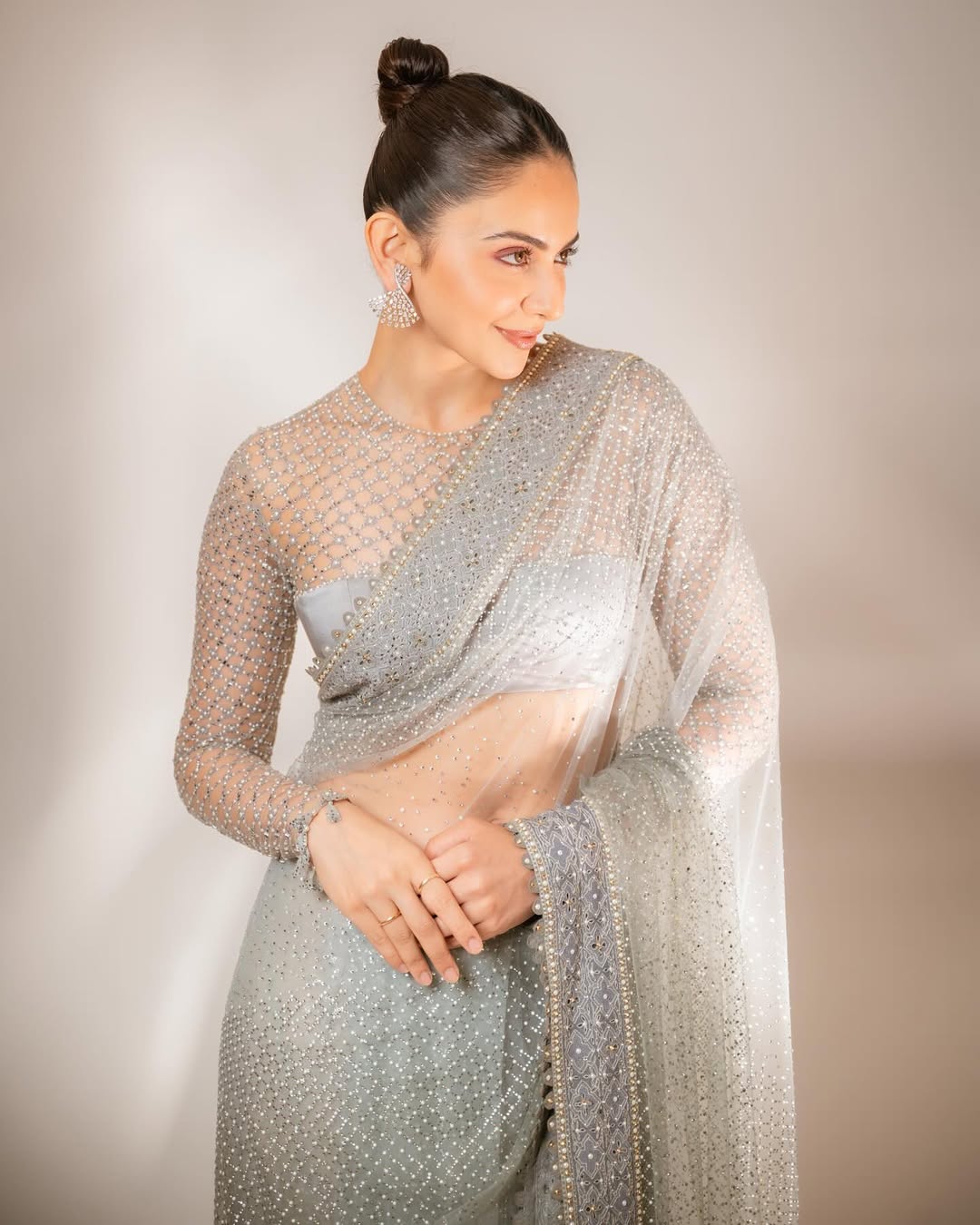 Rakul Preet Singh saree hd photos in grey saree