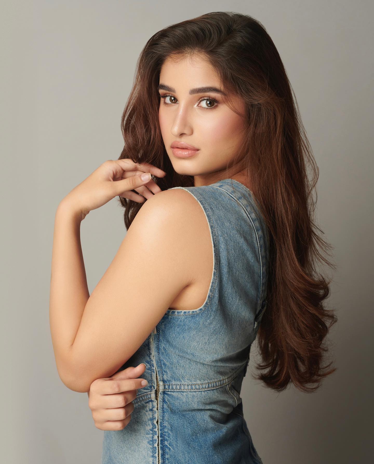 Rasha Thadani hd images in blue denim look