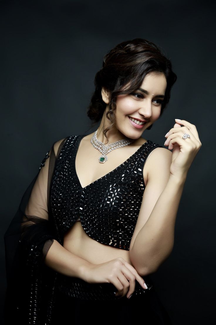 Rashi Khanna black saree glamorous look