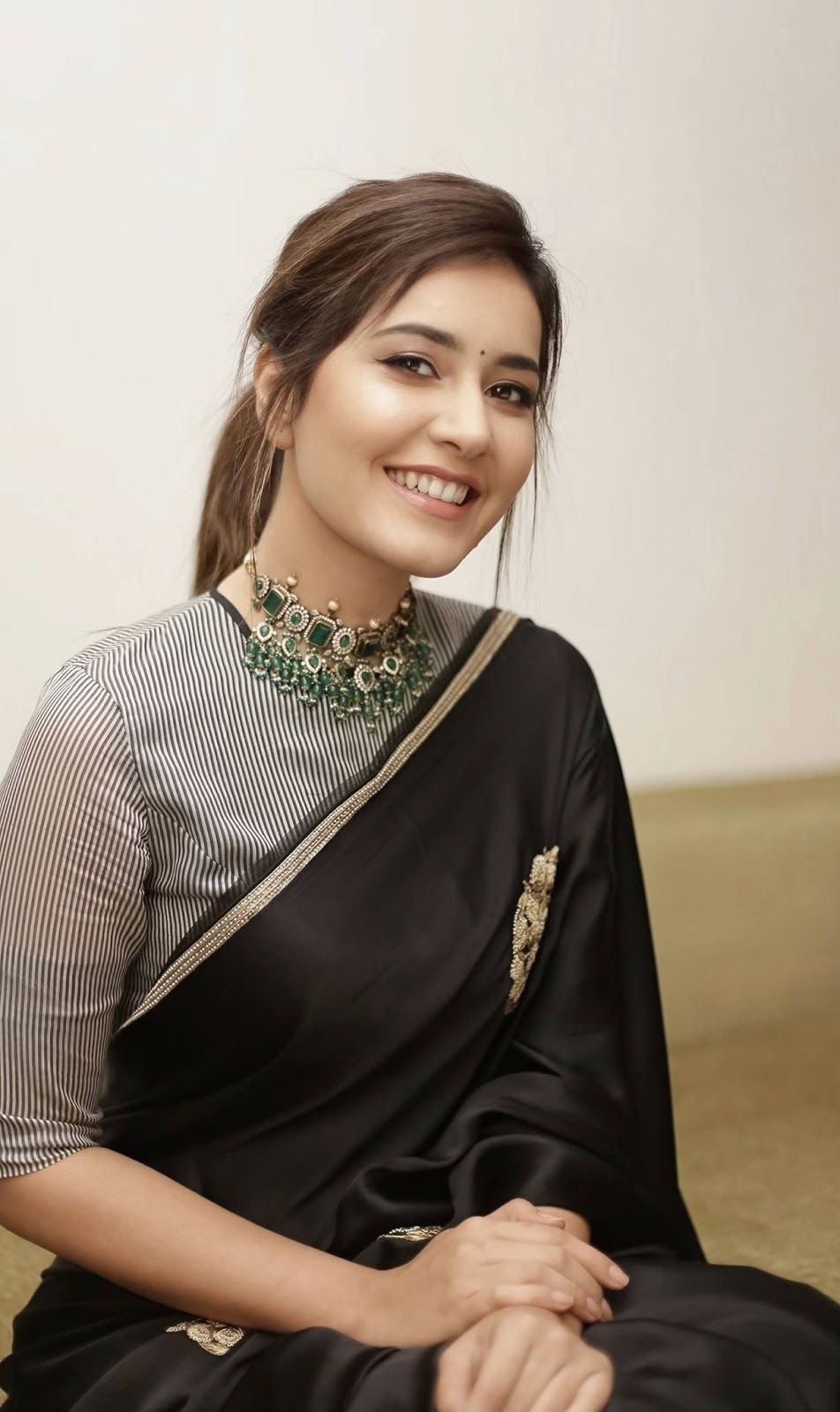 Rashi Khanna black saree natural beauty